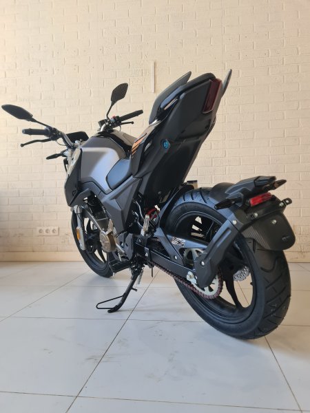 Мотоцикл нейкед Loncin CR4 II черный