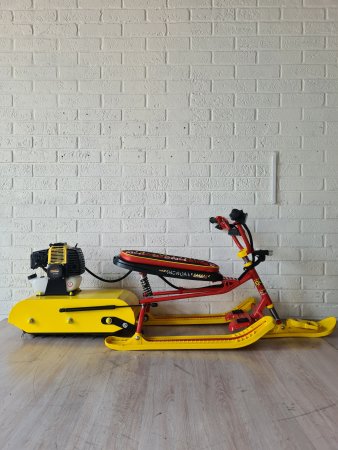 Детский бензиновый снегоход Snow Kids Lux желтый