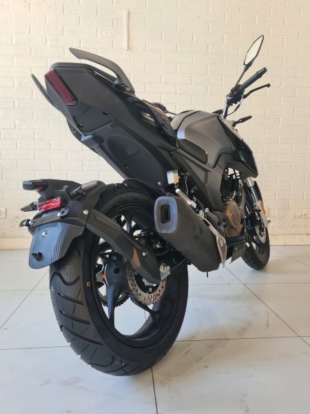 Мотоцикл нейкед Loncin CR4 II черный