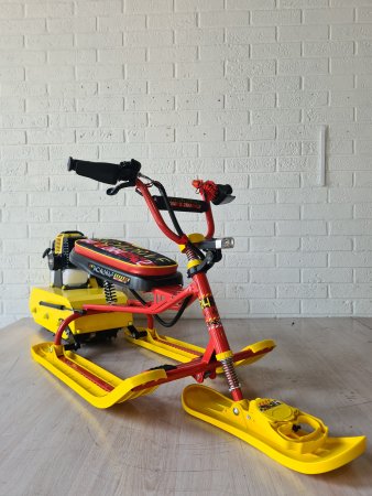 Детский бензиновый снегоход Snow Kids Lux желтый