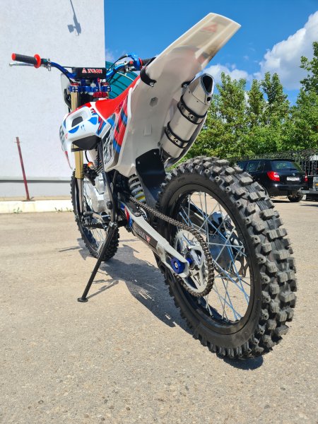 Эндуро кроссовый мотоцикл Motax XR 250 бело-красный