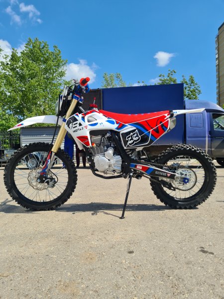 Эндуро кроссовый мотоцикл Motax XR 250 бело-красный